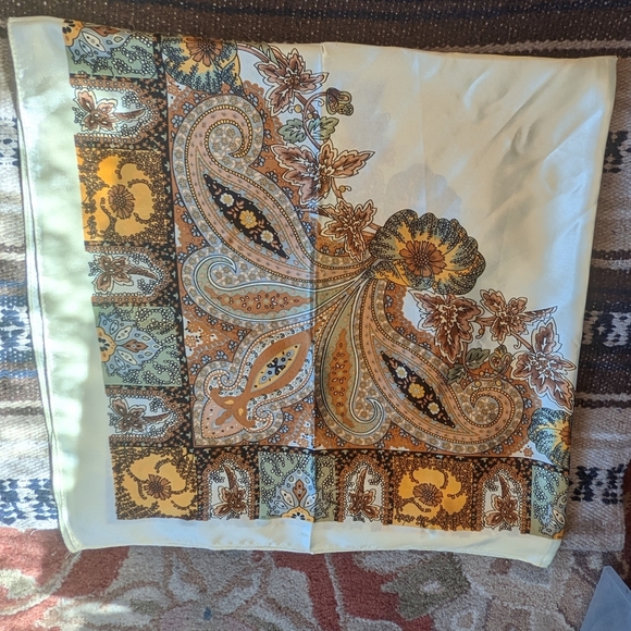 Accessories - Large White Paisley Pattern Silk Scarf